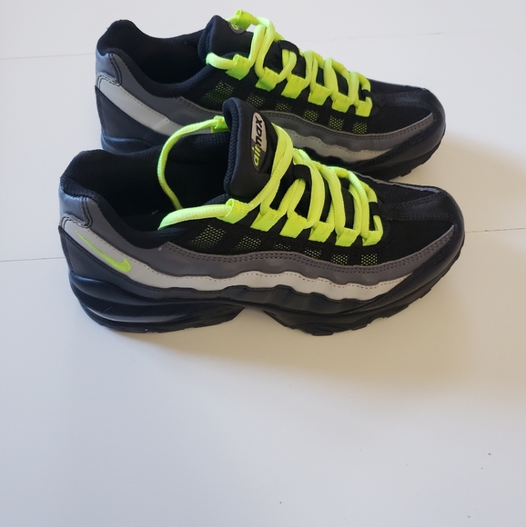 Nike Air Max 95 Kids Sneaker Shoes - Picture 3 of 9